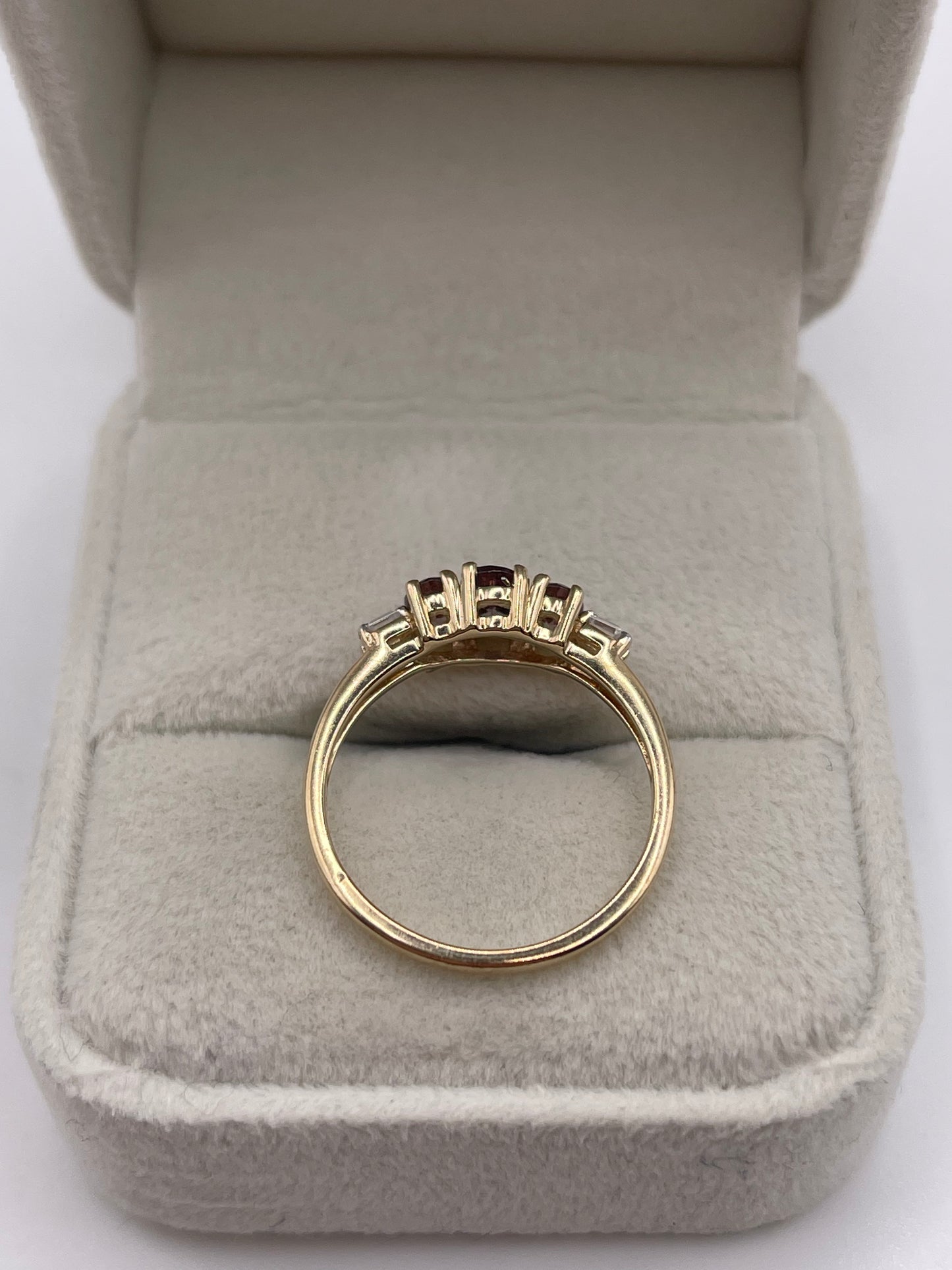 9ct gold quartz and zircon ring