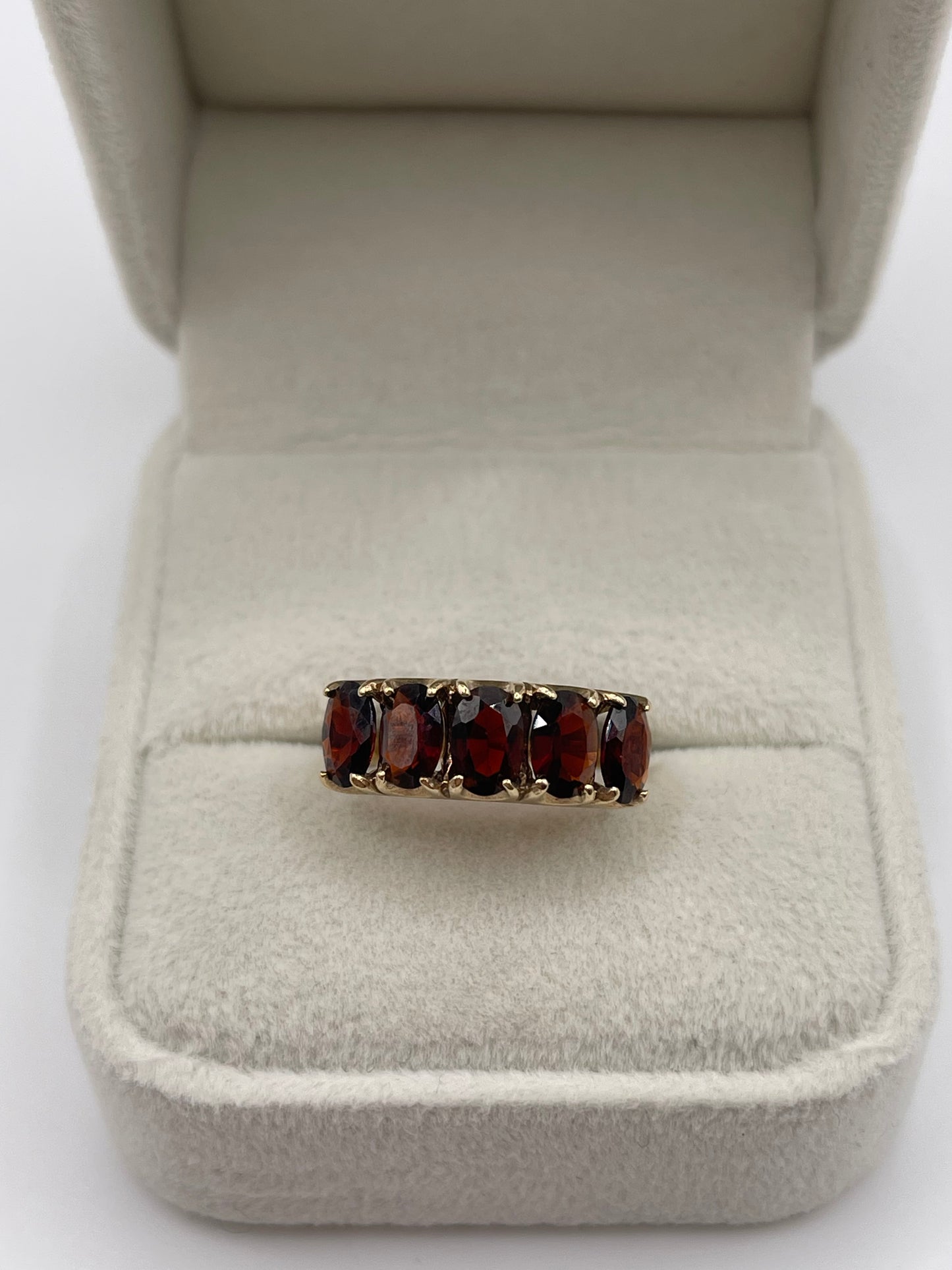 9ct gold garnet ring