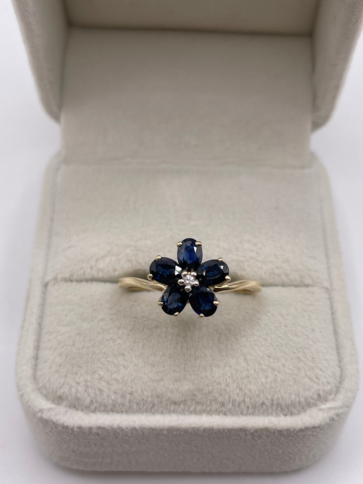 9ct gold sapphire cluster ring