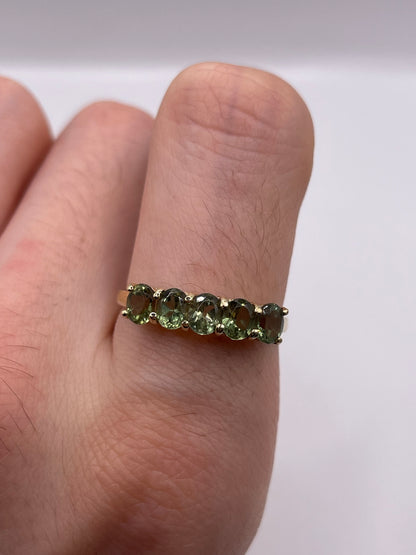 9ct gold green sapphire ring