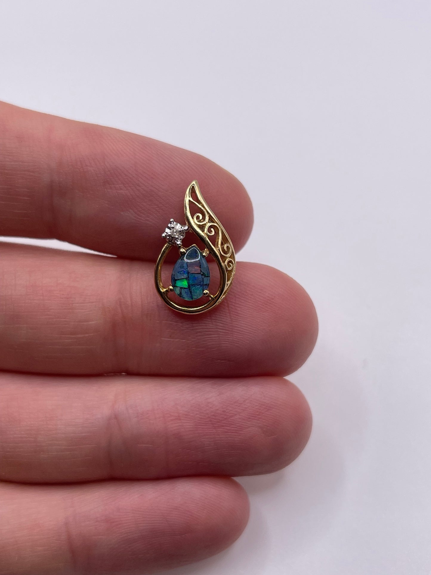9ct gold opal and diamond pendant