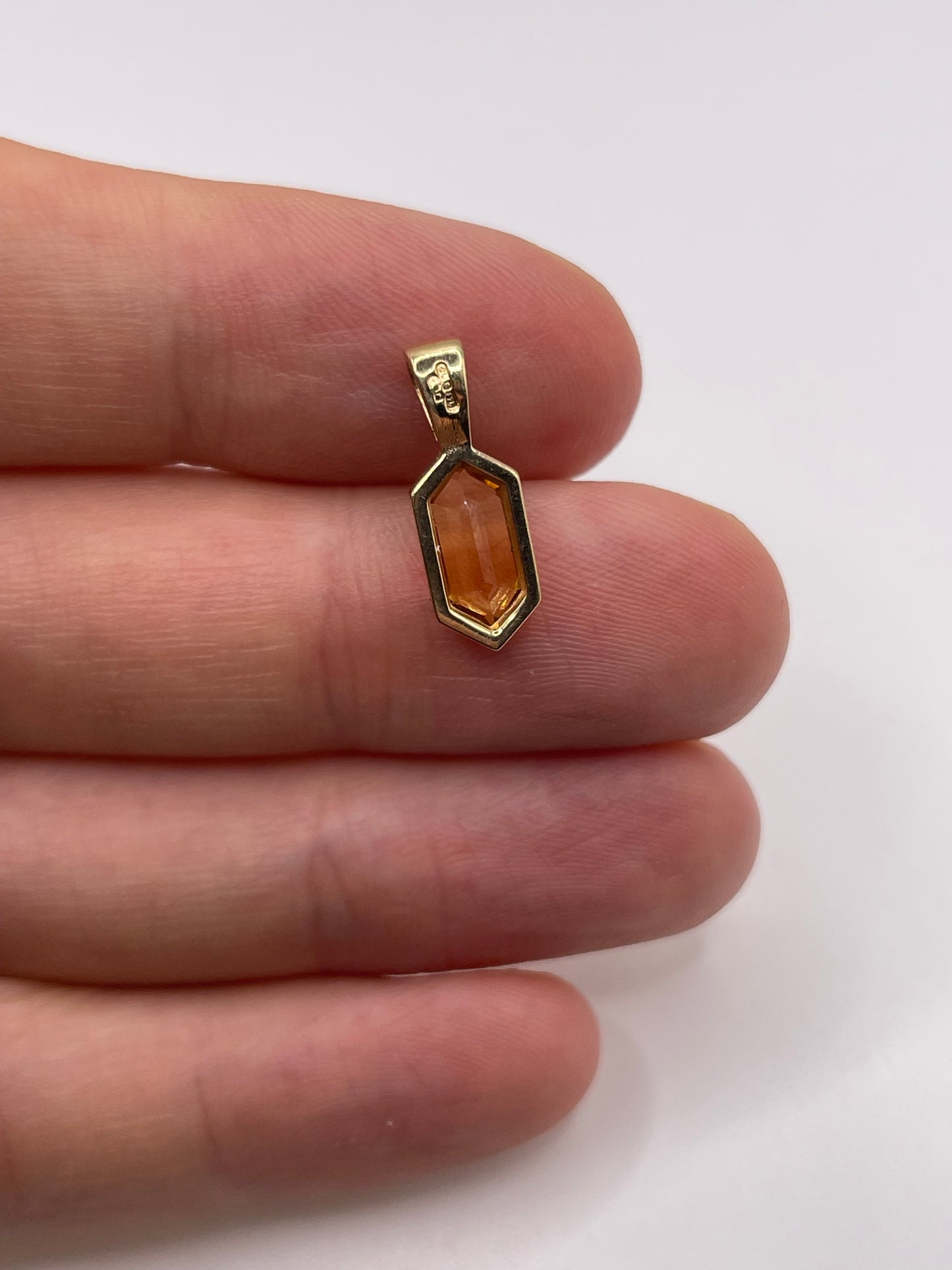 9ct gold citrine pendant