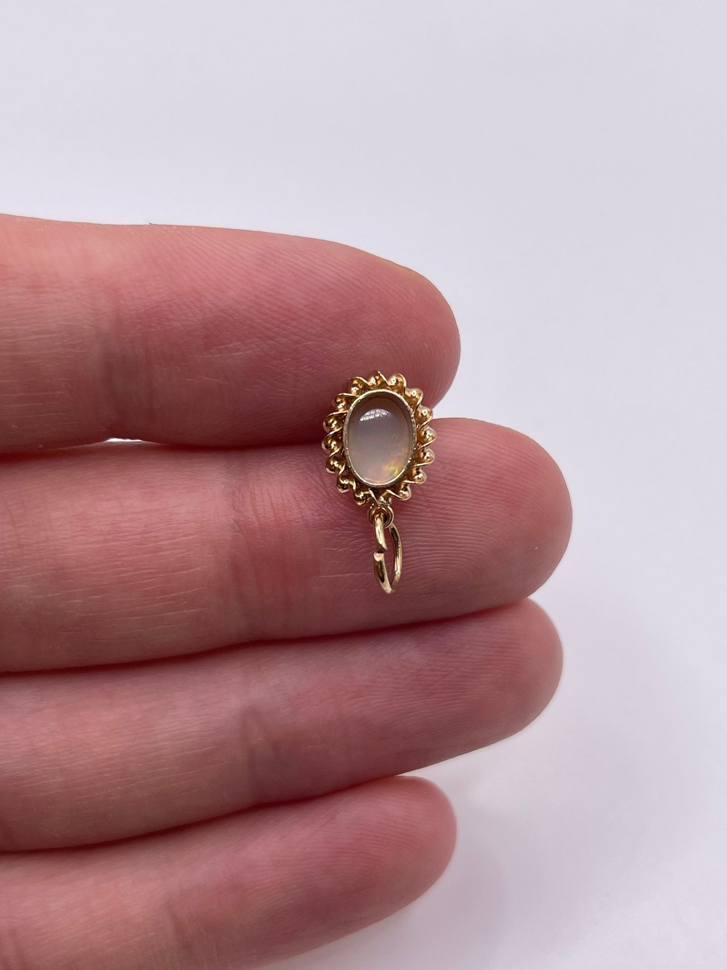 9ct gold opal pendant