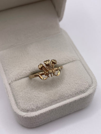 9ct gokd Welsh feathers ring