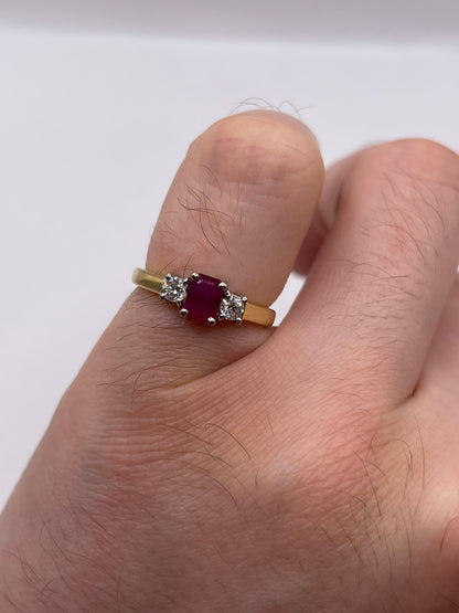 18ct gold sapphire and diamond ring