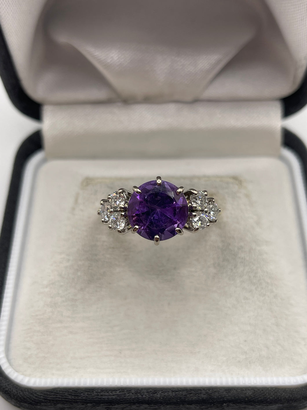 18ct gold amethyst and diamond ring