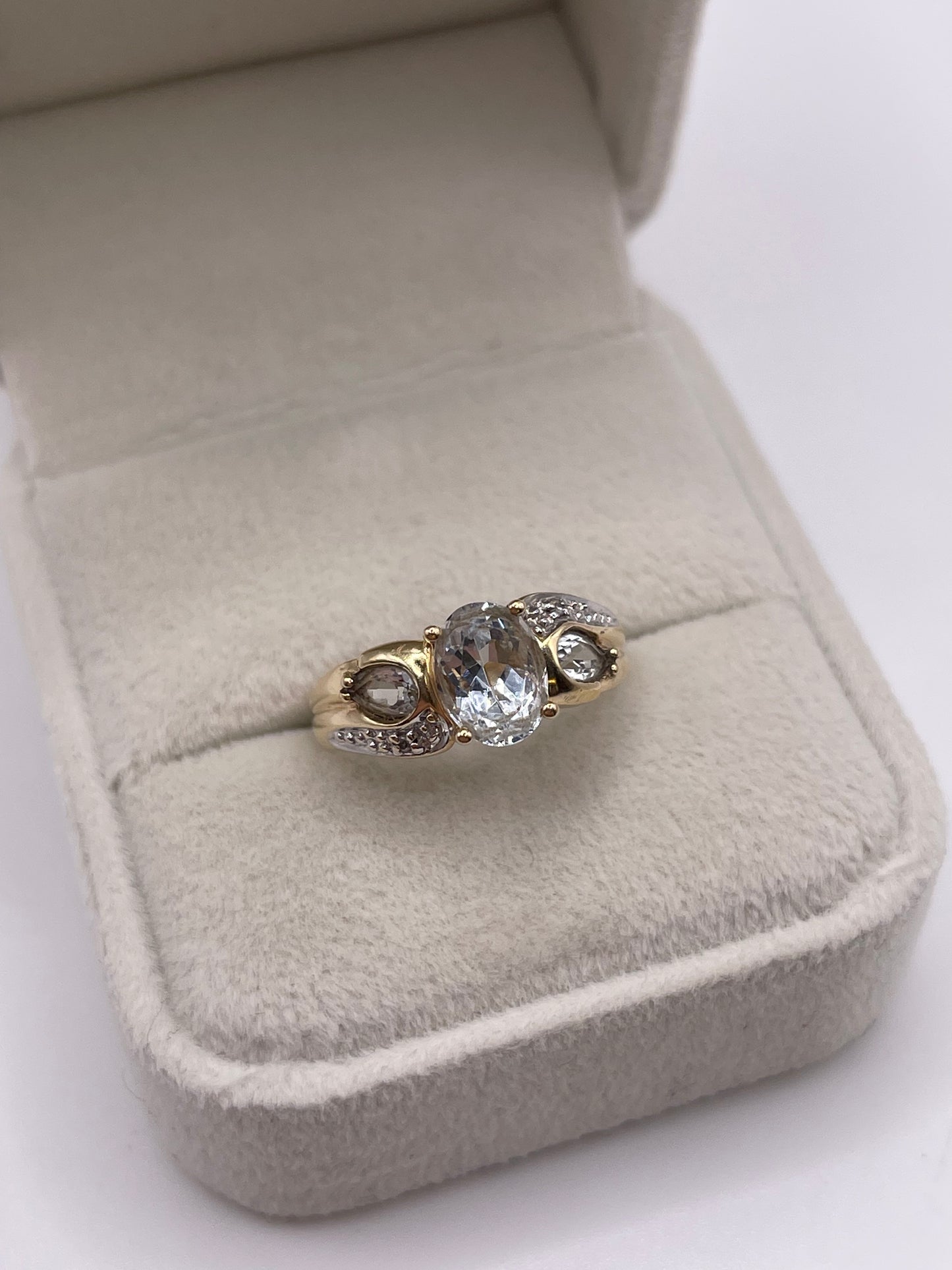 9ct gold aquamarine and diamond ring