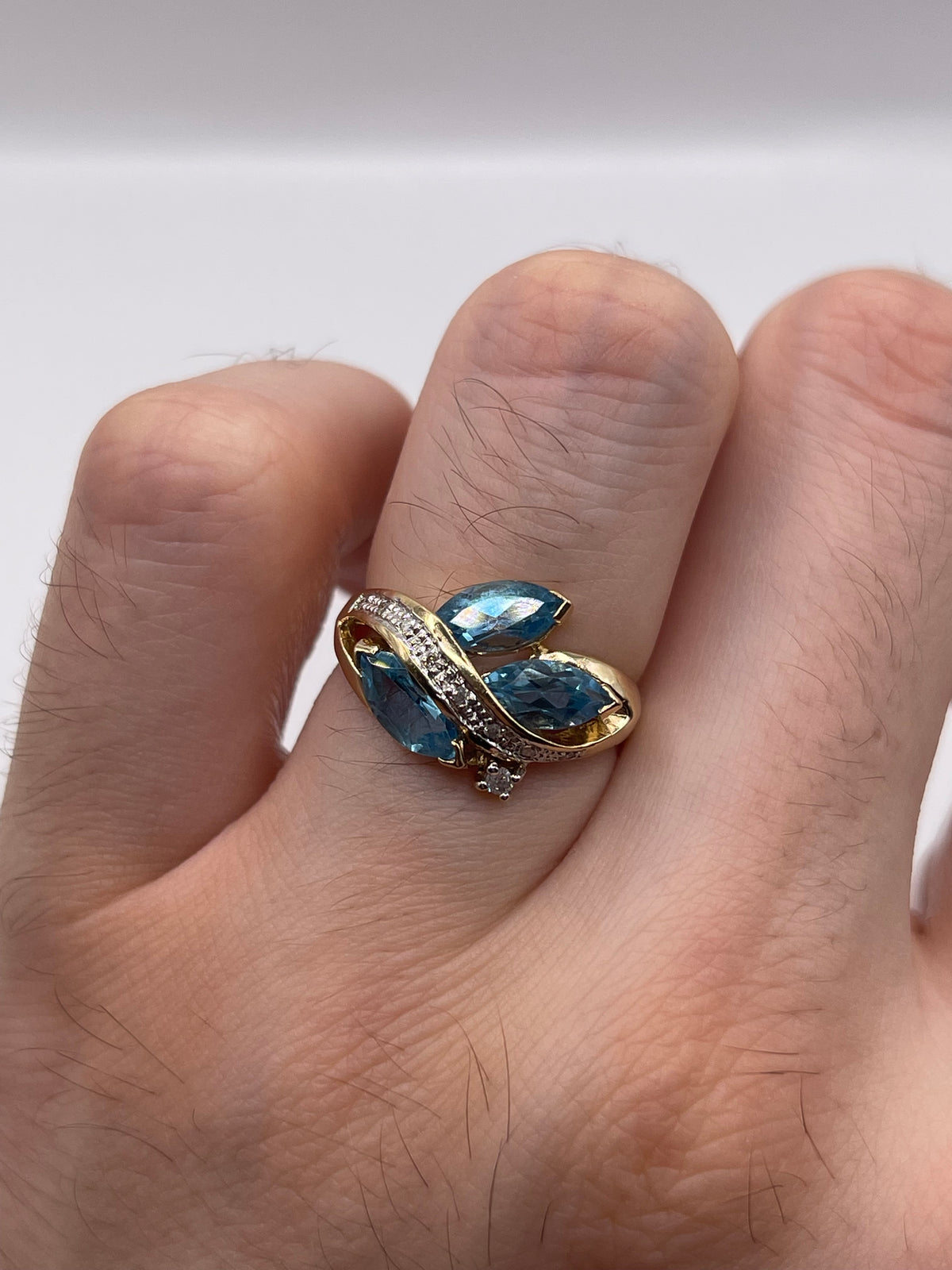 9ct gold topaz and diamond ring