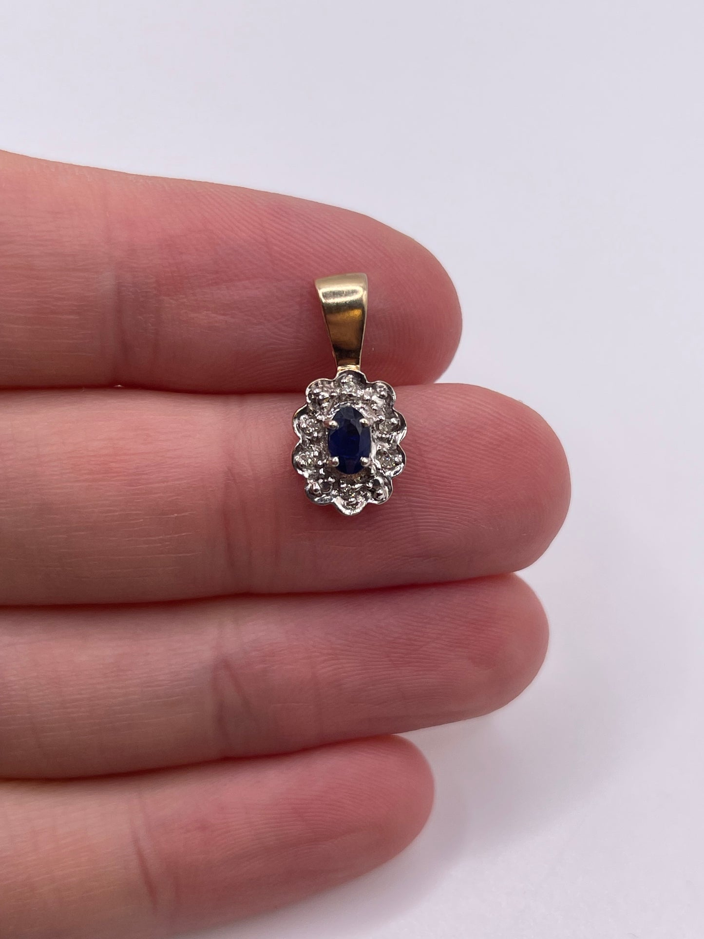 9ct gold sapphire and diamond pendant