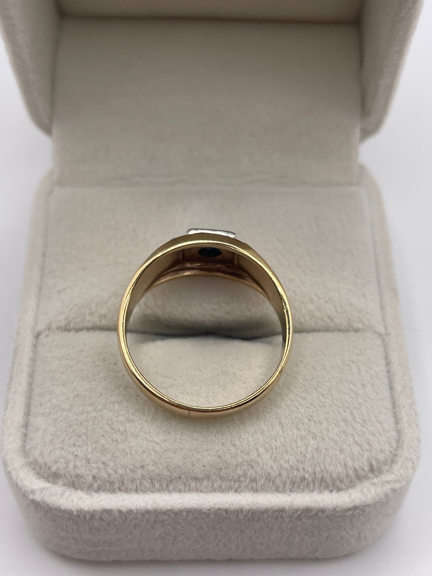 9ct gold sapphire signet ring