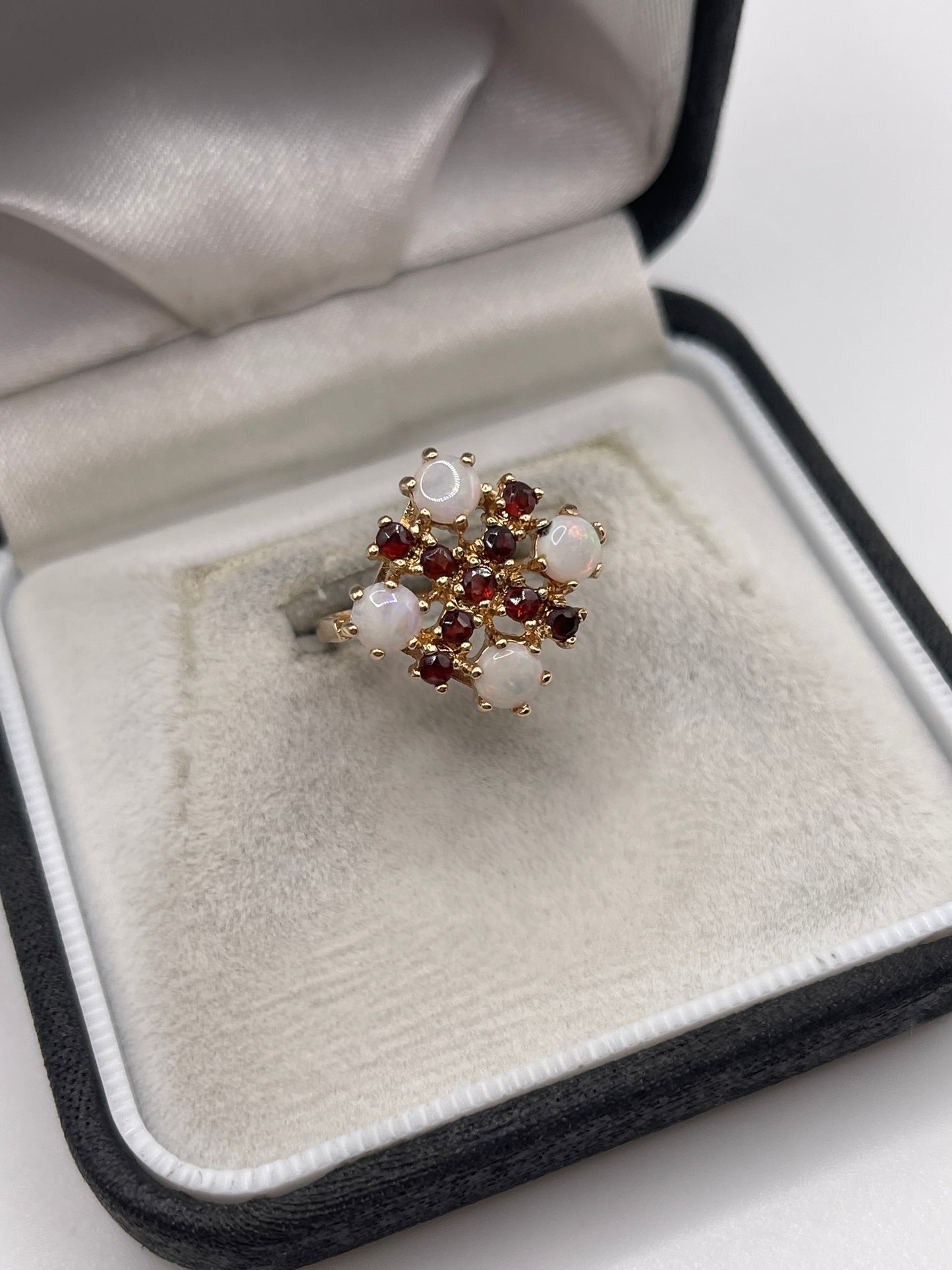 9ct gold opal and garnet ring