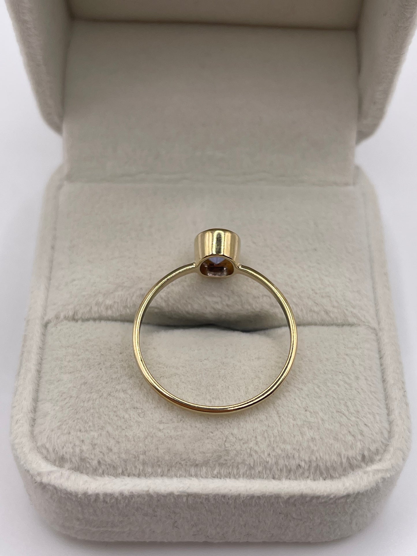 9ct gold tanzanite ring
