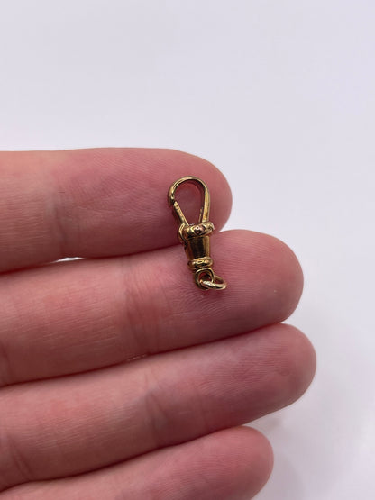 9ct gold dog clip 2