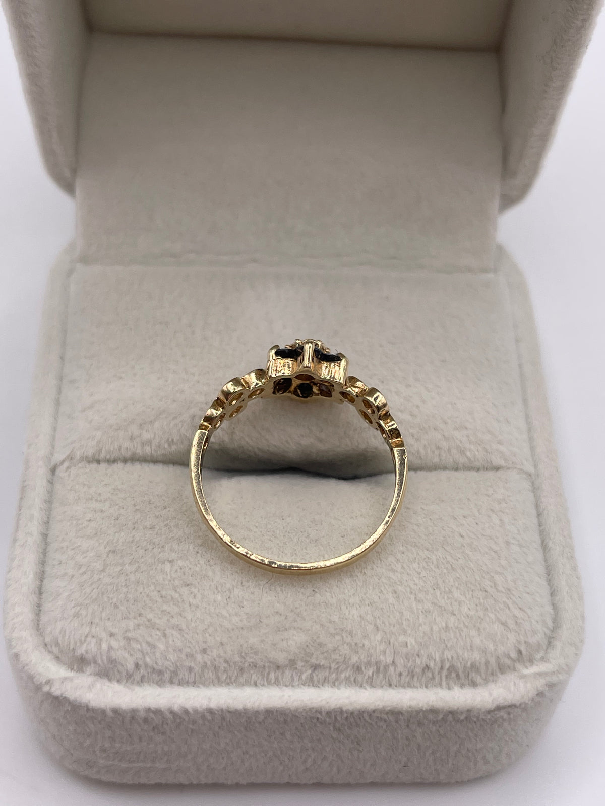 9ct gold sapphire cluster ring