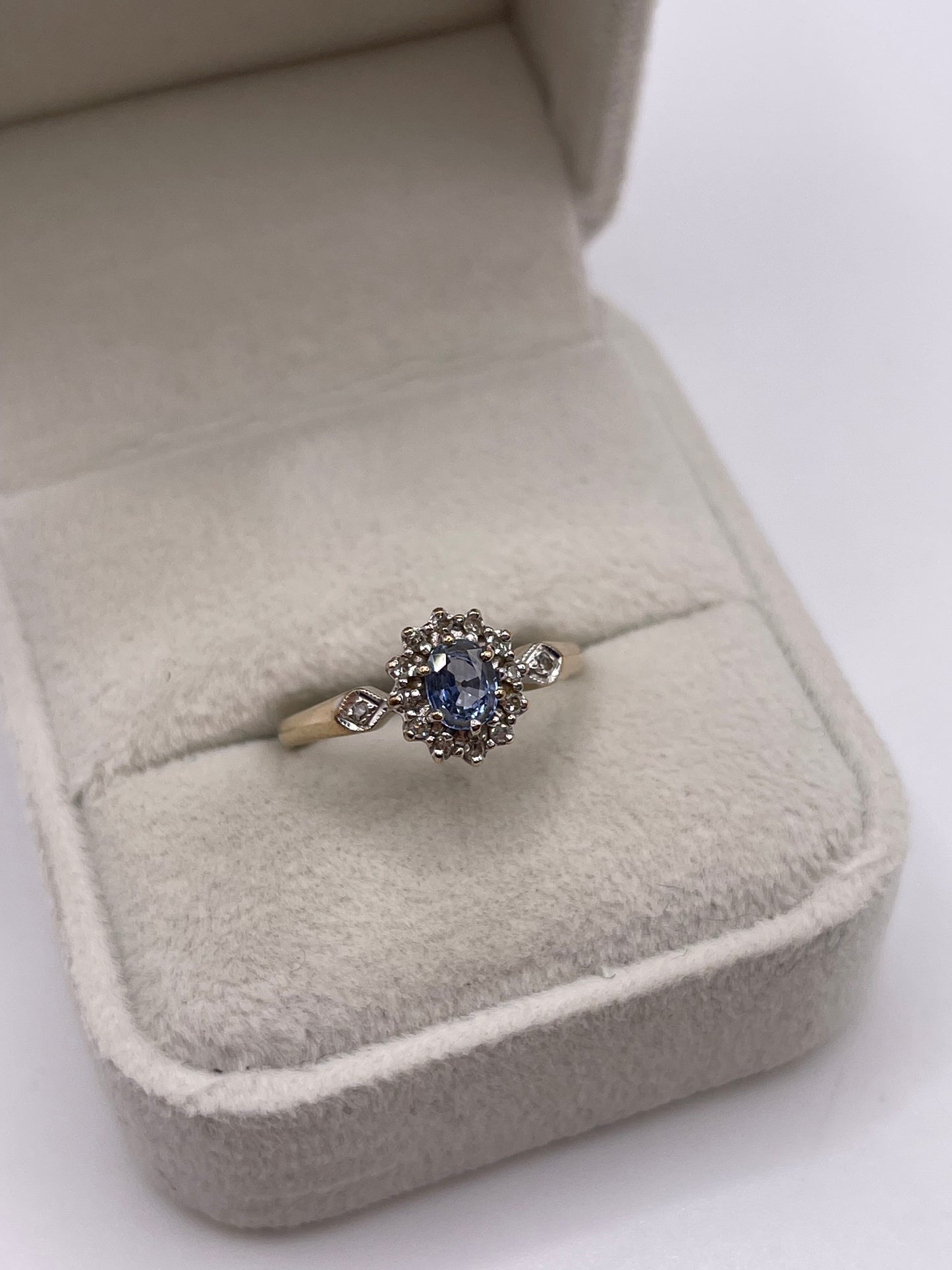 9ct gold sapphire and diamond ring
