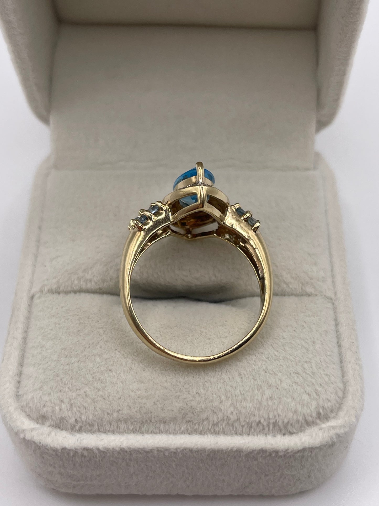 9ct gold topaz and diamond ring