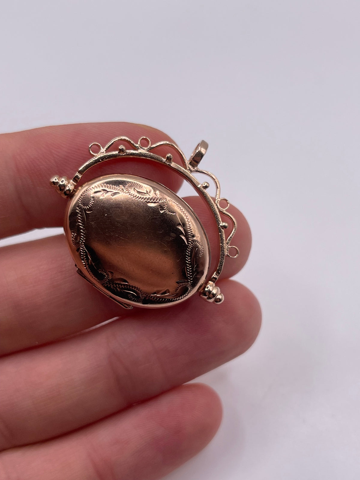 9ct rose gold locket pendant