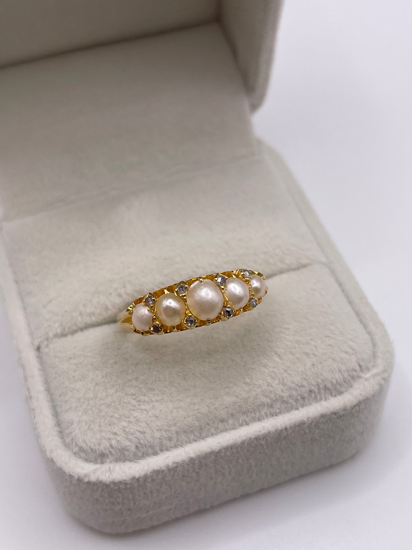 Antique 18ct gold pearl and diamond ring