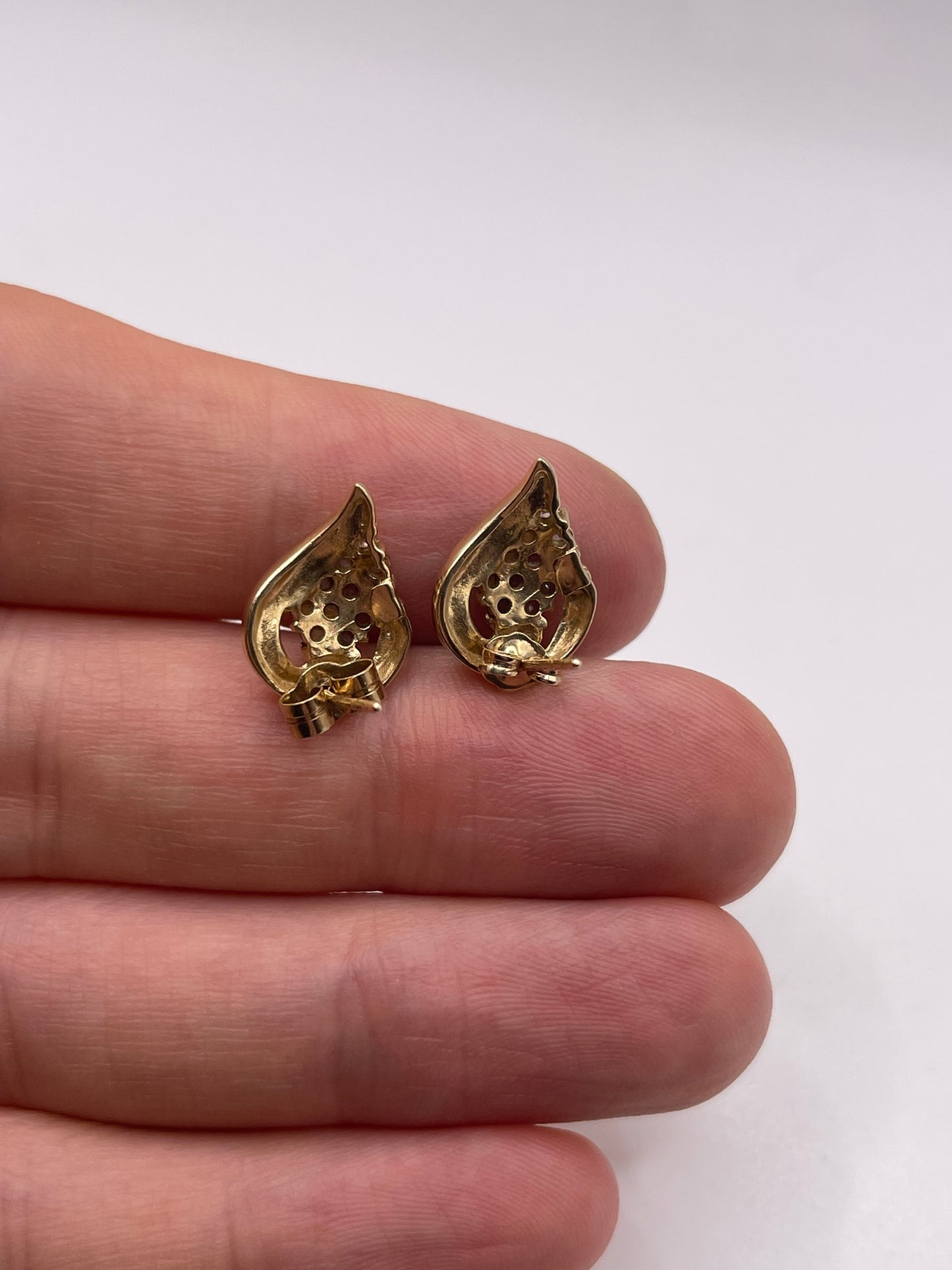 9ct gokd alexandrite and diamond earrings