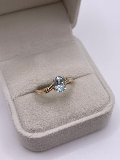 9ct gold aquamarine ring