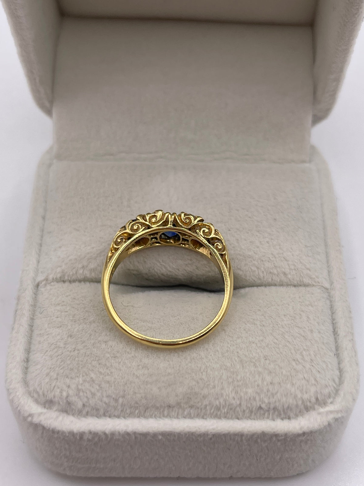 18ct gold sapphire and diamond ring
