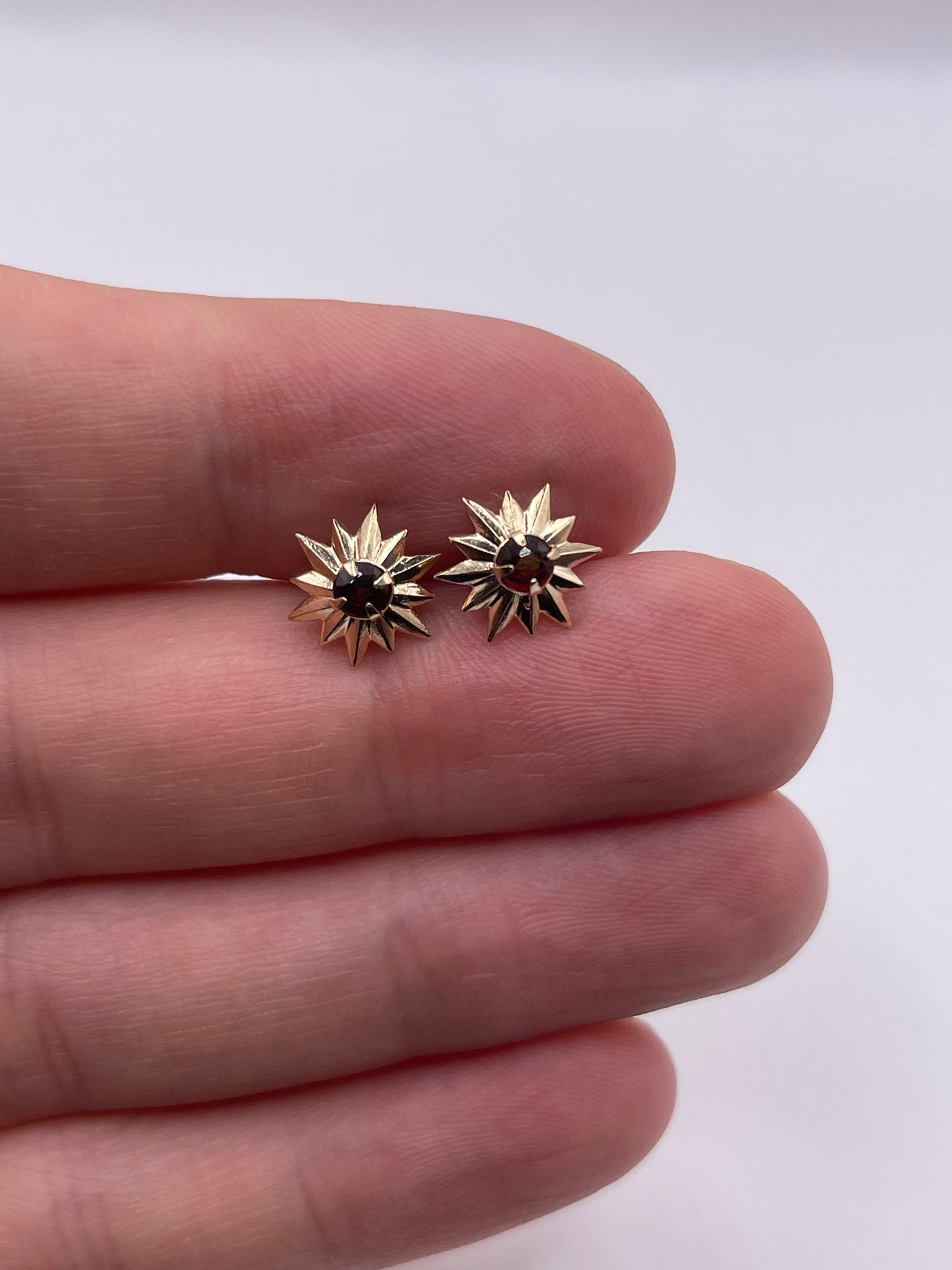 9ct gold garnet earrings