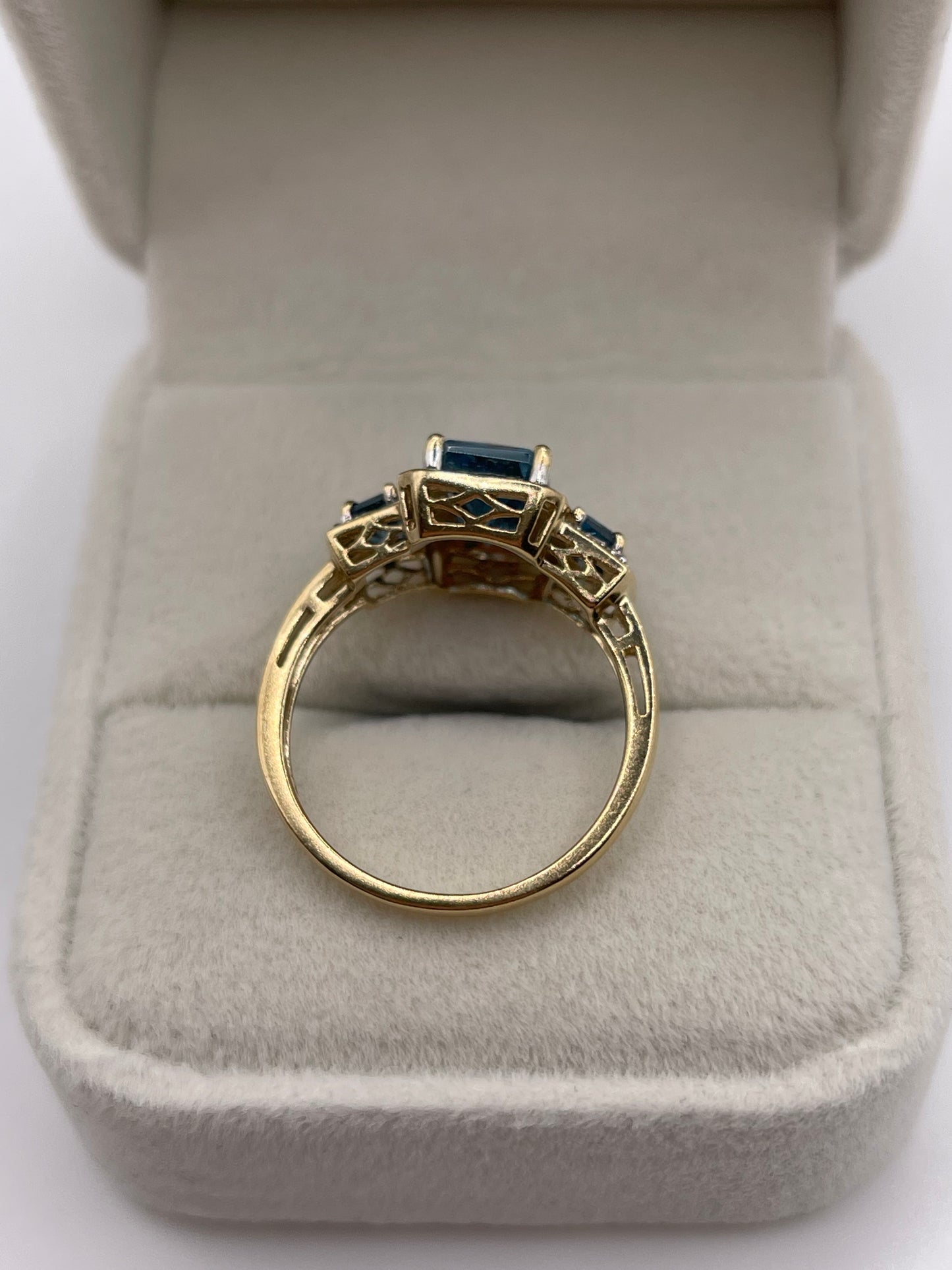 9ct gold topaz and diamond ring