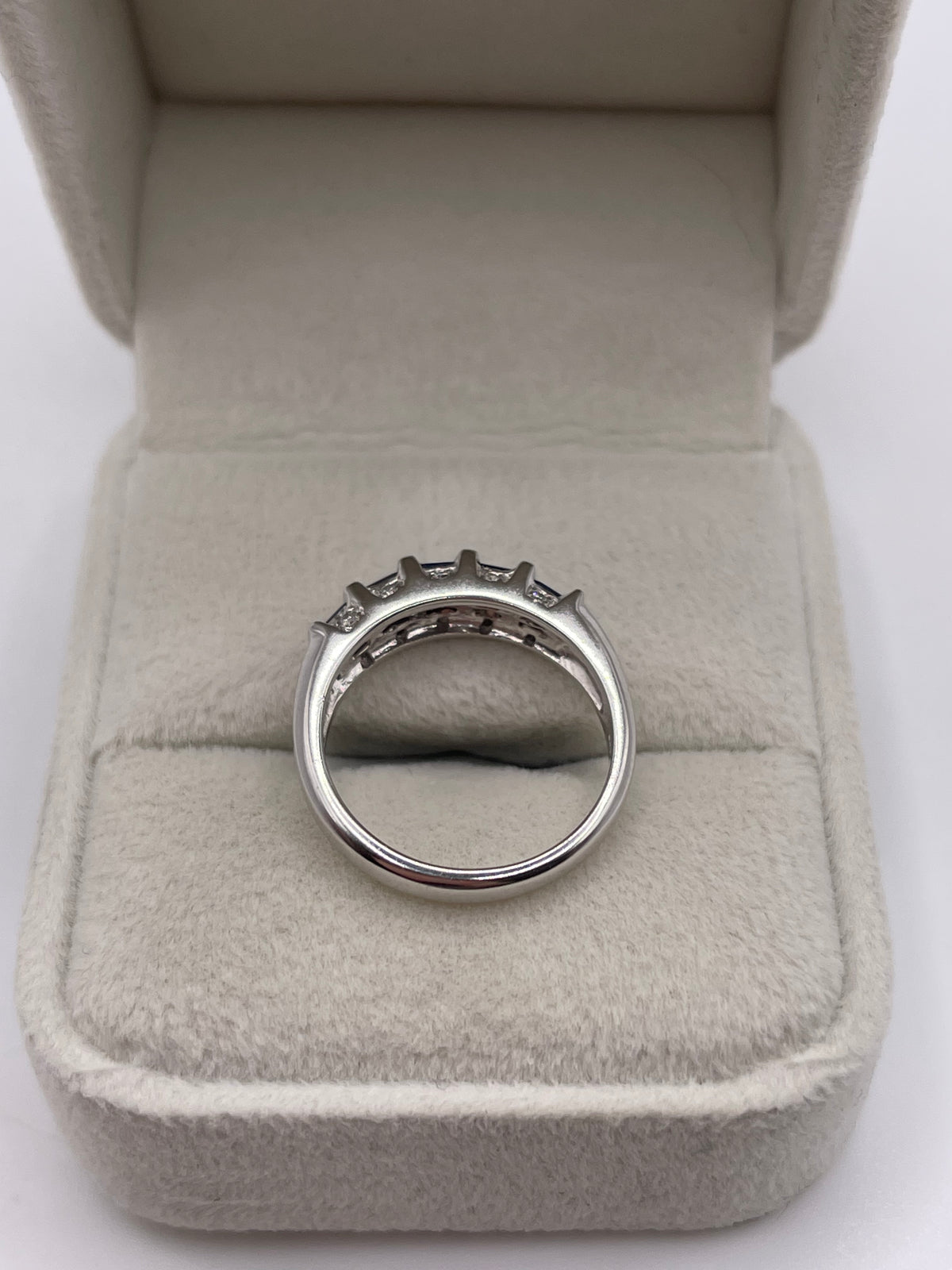 14ct white gold sapphire and diamond ring