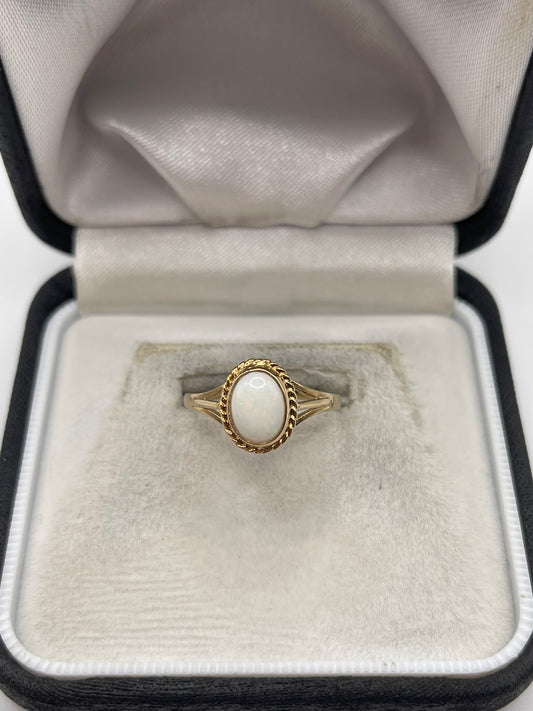 9ct gold opal ring