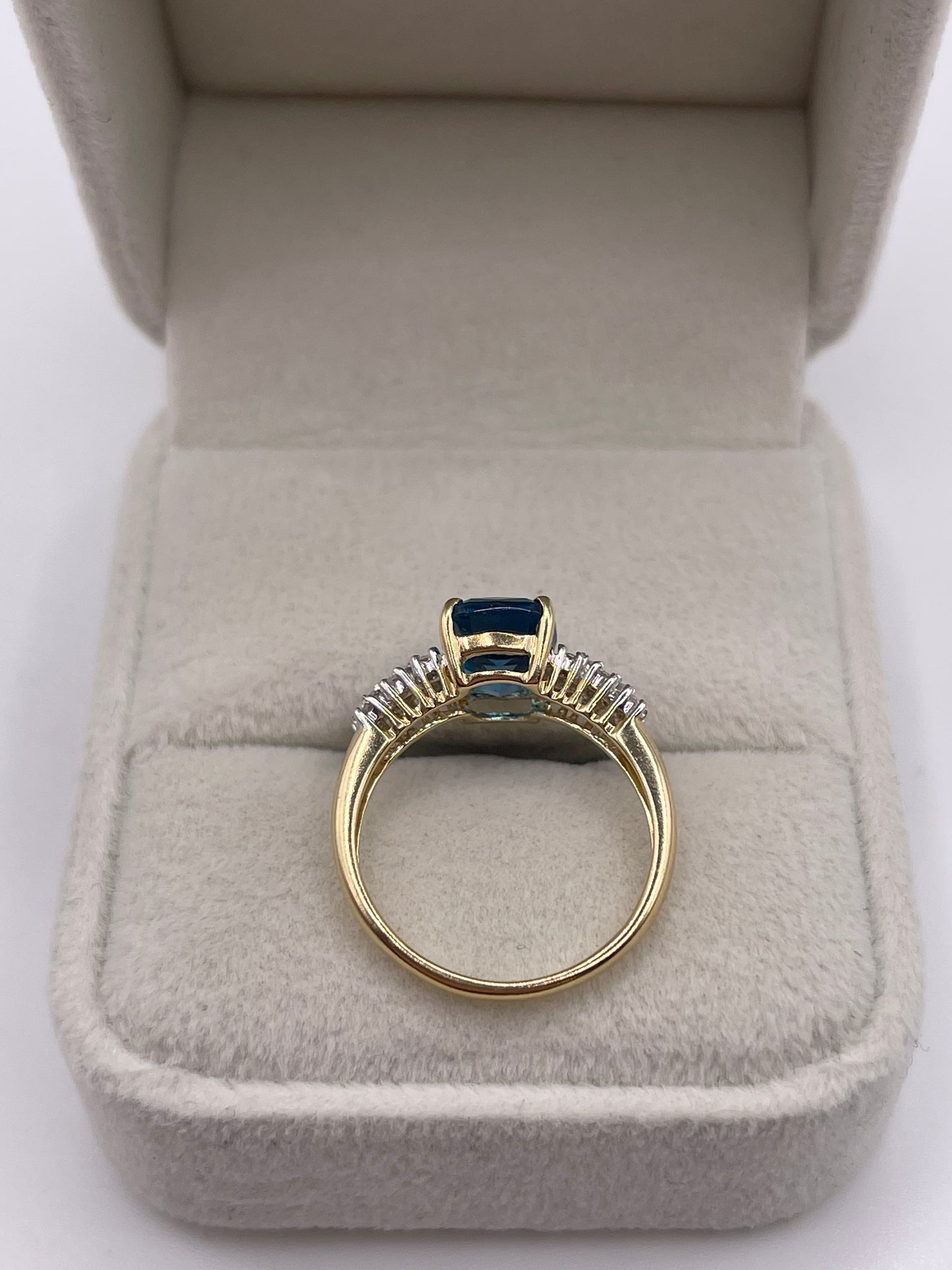 9ct gold topaz and diamond ring