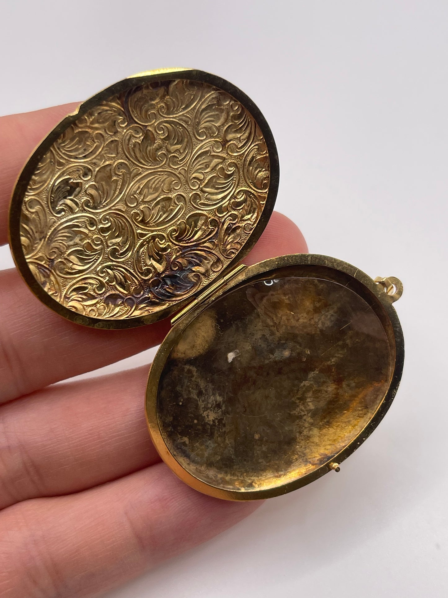 9ct gold locket pendant