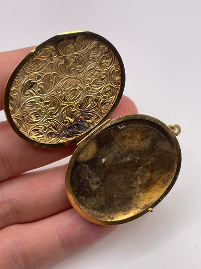 9ct gold locket pendant