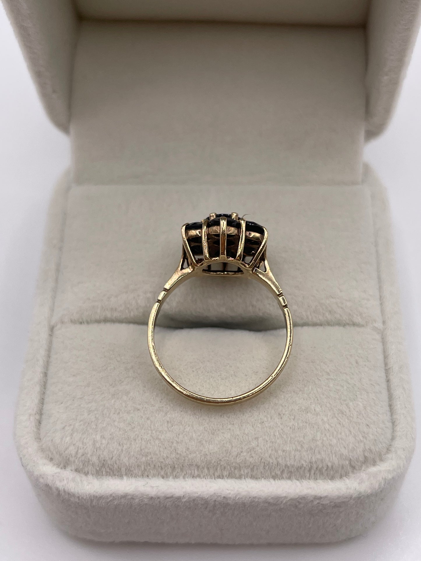 9ct gold sapphire cluster ring