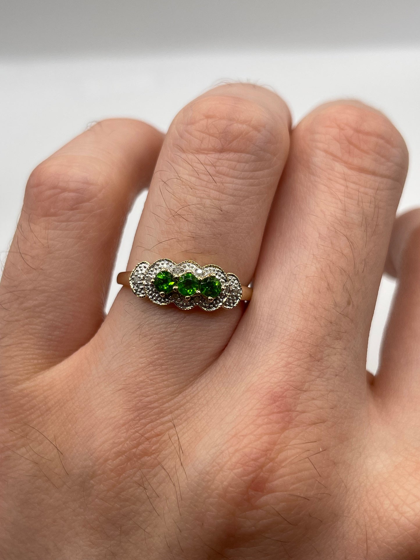 9ct gold diopside and diamond ring