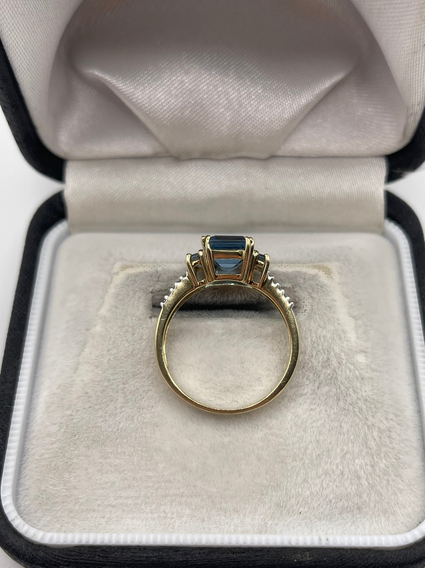 9ct gold blue topaz and diamond ring