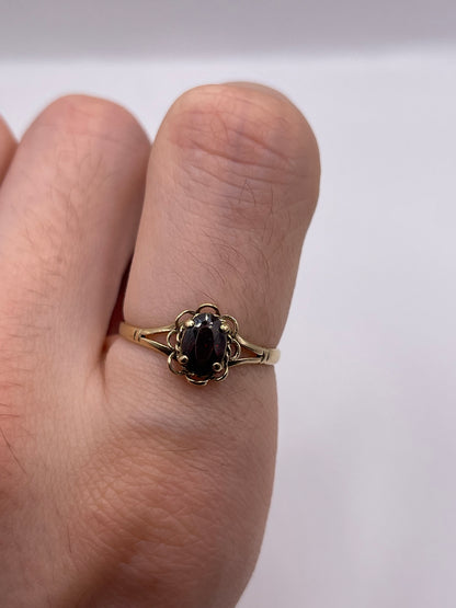 9ct gold garnet ring