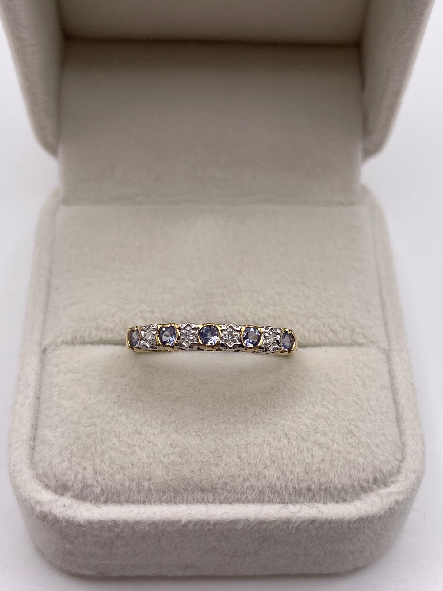 9ct gold tanzanite and diamond ring