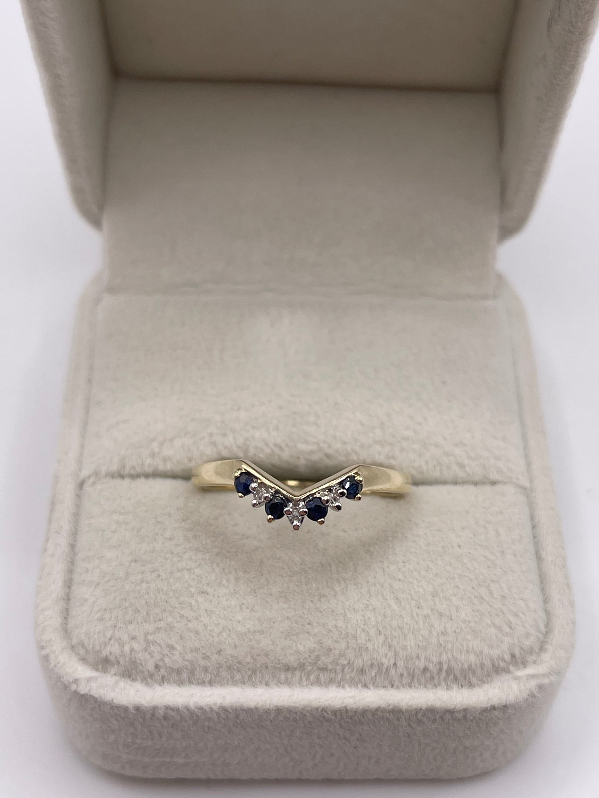 9ct gold sapphire and diamond ring