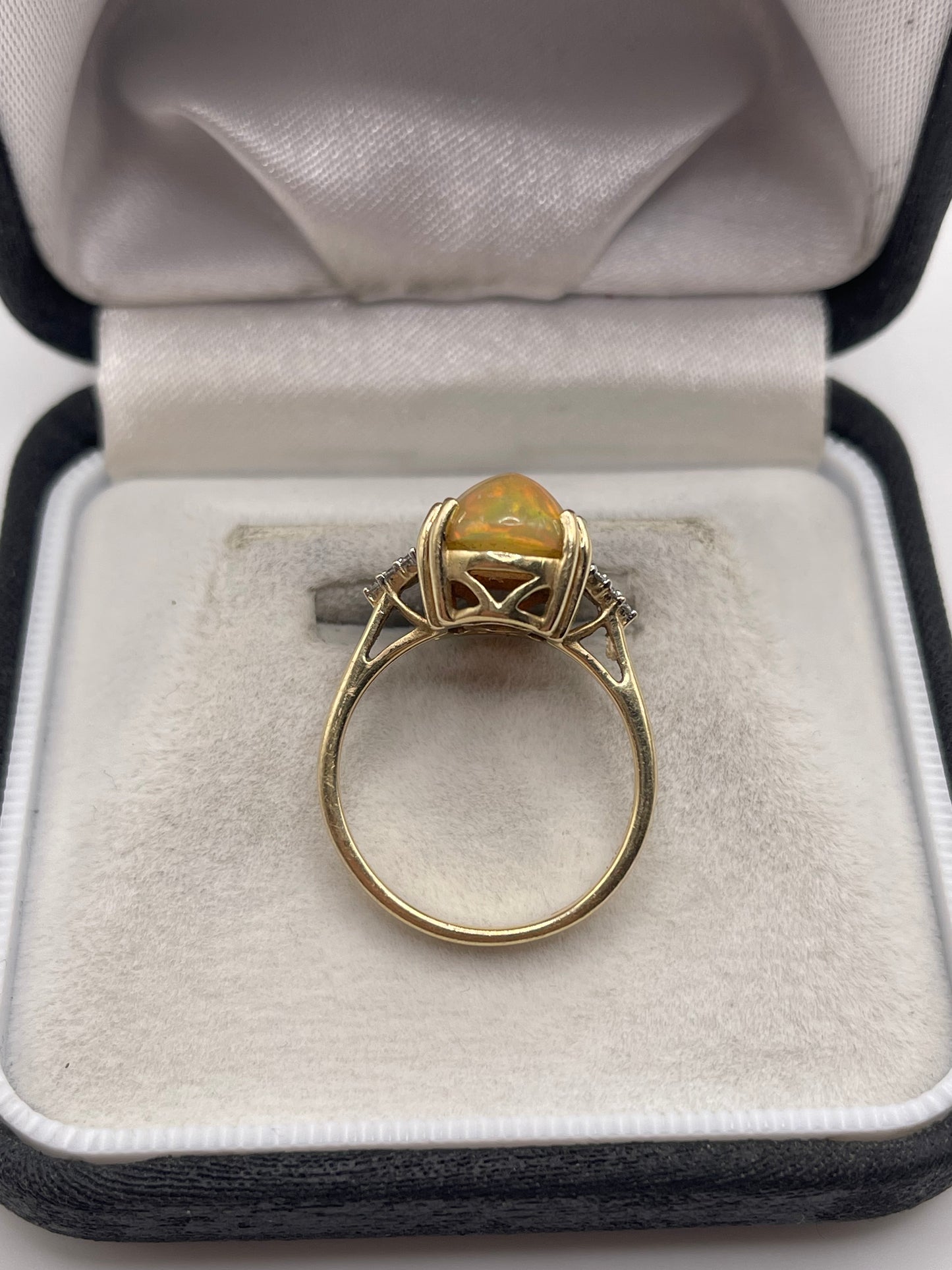 14ct gold opal and diamond ring