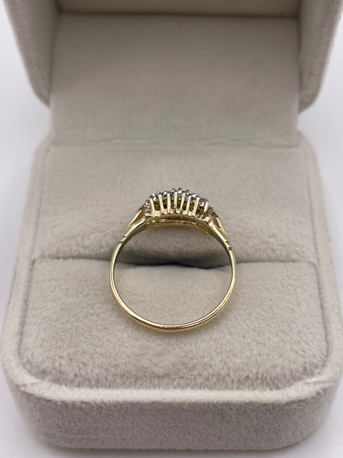 9ct gold emerald and diamond ring