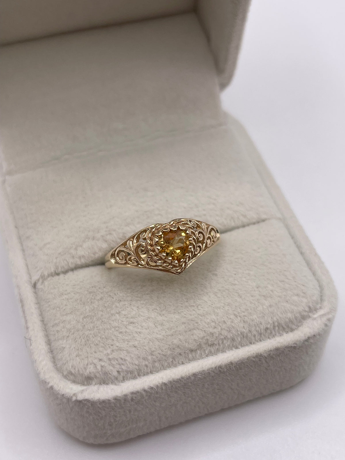 9ct gold citrine heart ring