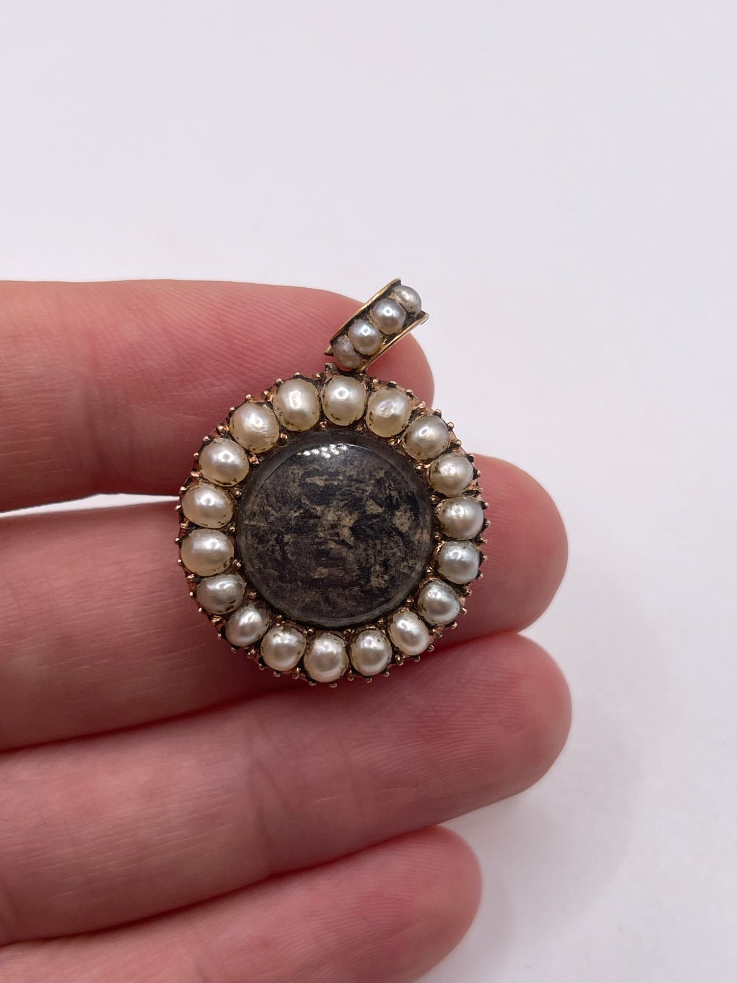Antique 9ct rose gold pearl mourning pendant