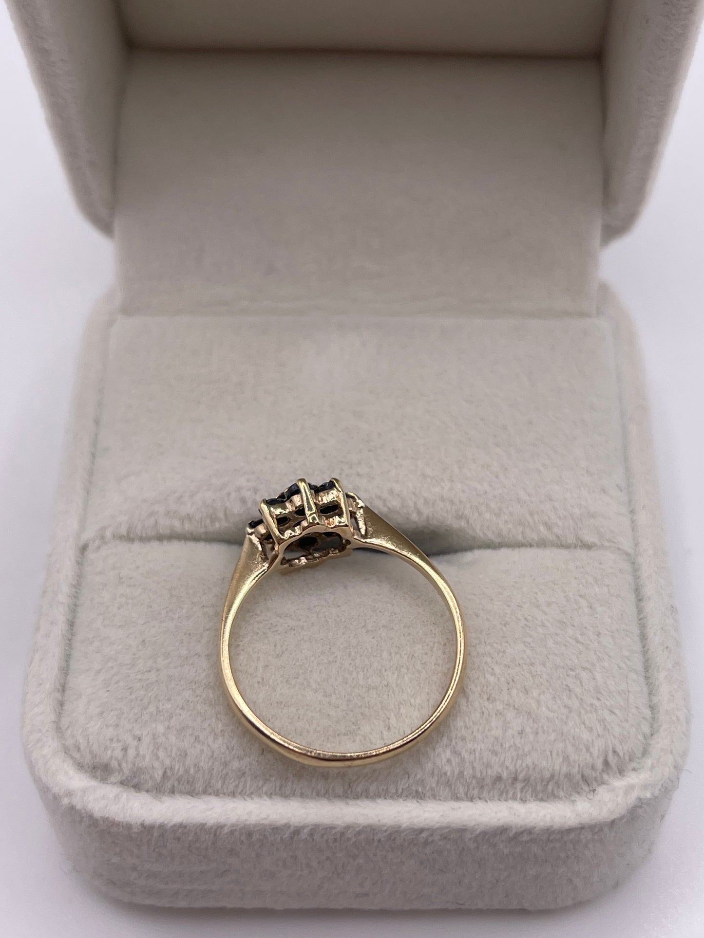 9ct gold sapphire cluster ring