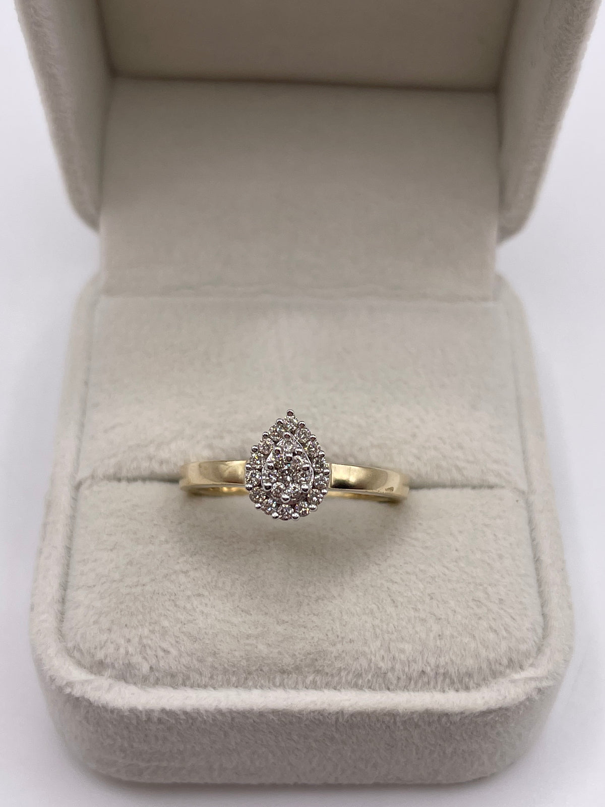 9ct gold diamond cluster ring