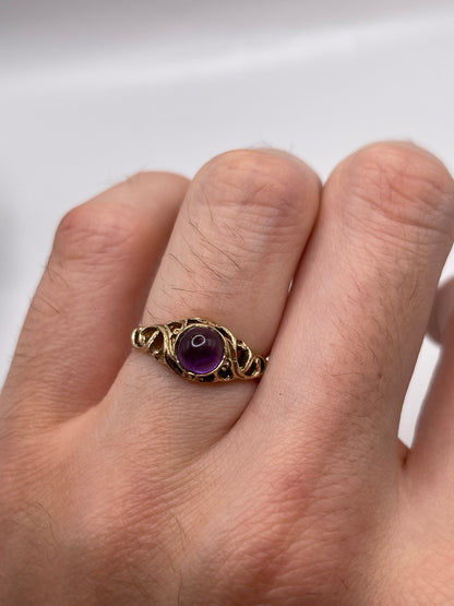 9ct gold cabochon amethyst ring