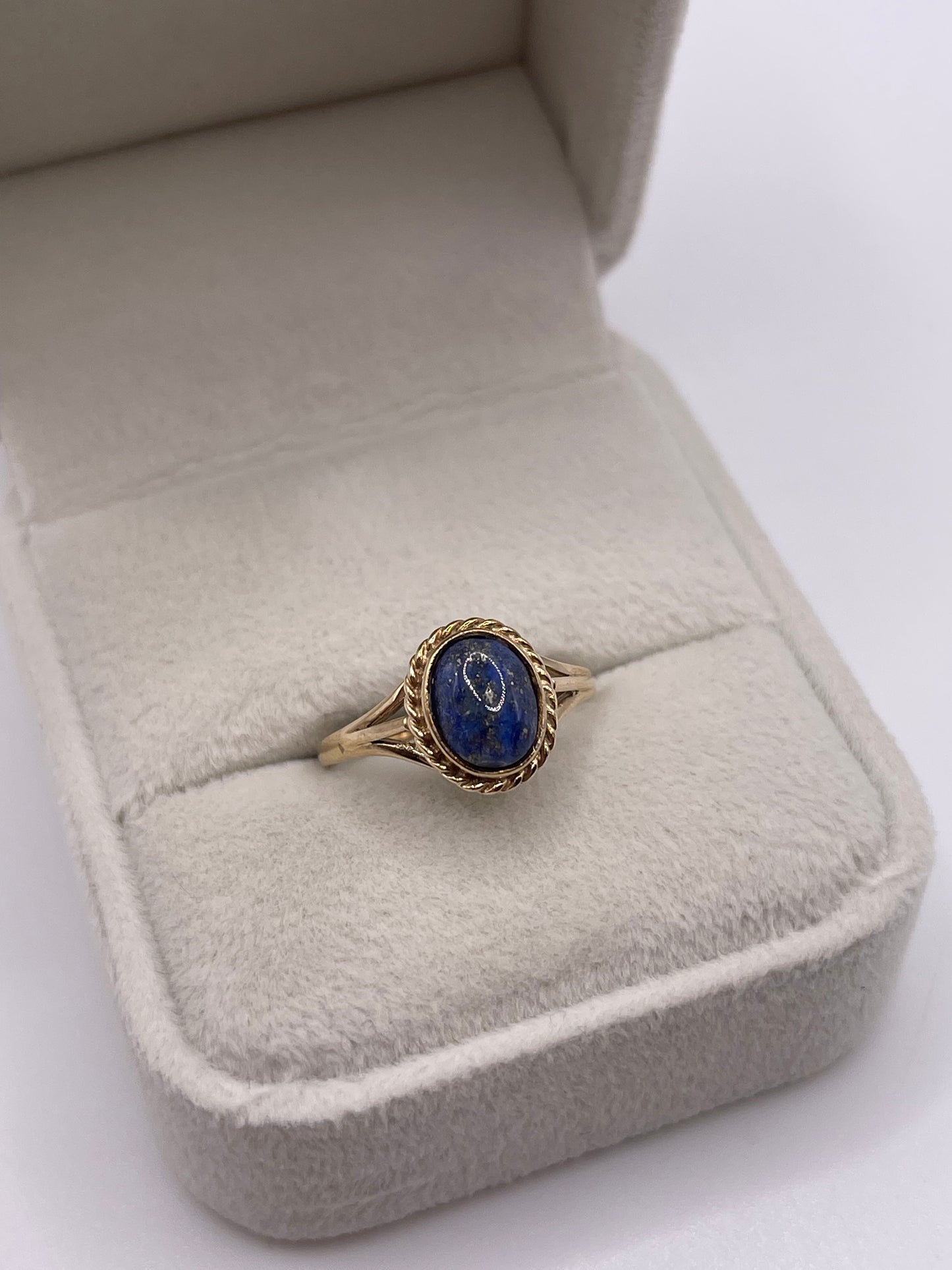 9ct gold lapis lazuli ring