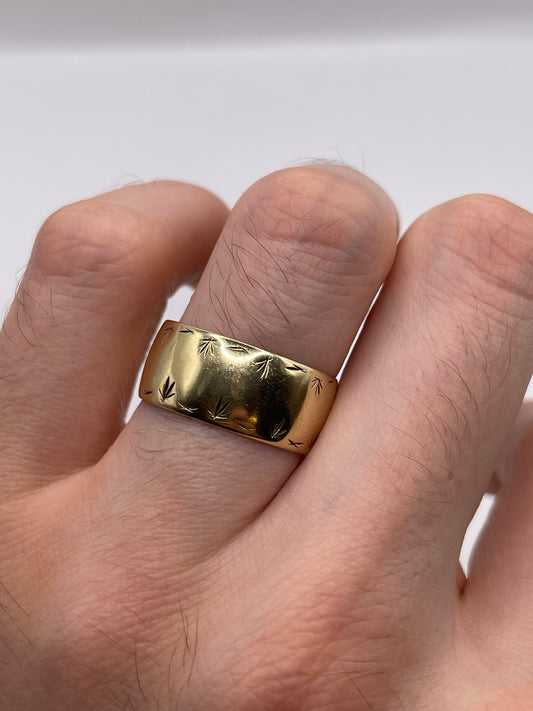 9ct gold patterned band