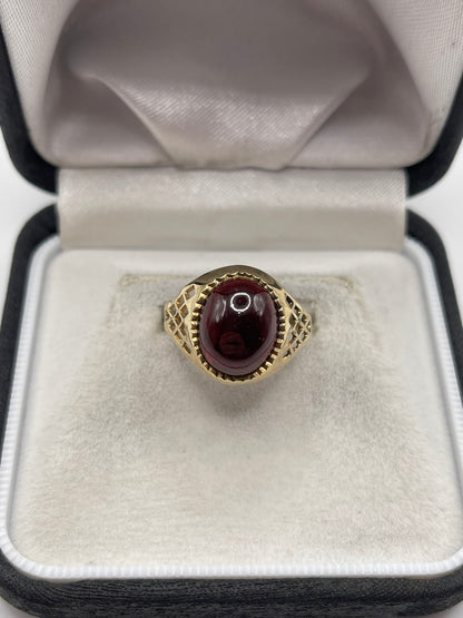 9ct gold cabochon garnet ring
