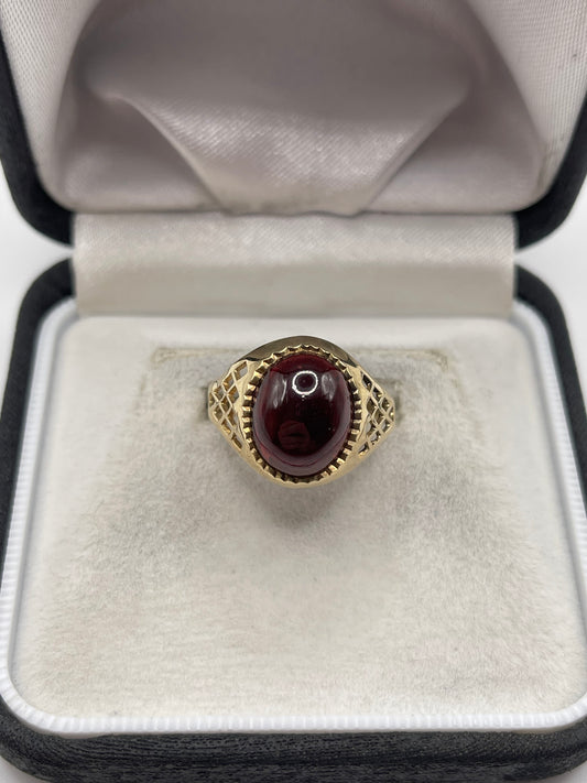 9ct gold cabochon garnet ring
