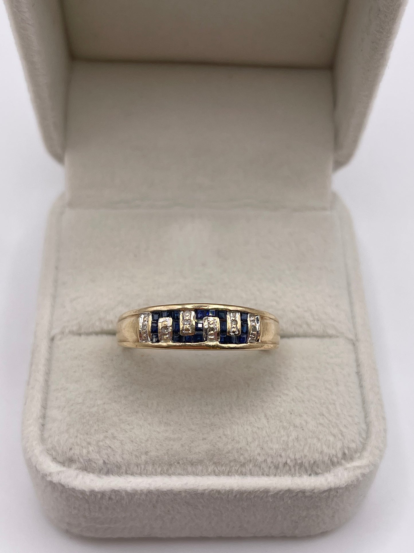 9ct gold sapphire and diamond ring